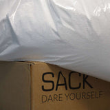 Hvit eske med 100 liter EPS-kuler til påfyll av sekkestol eller puf.