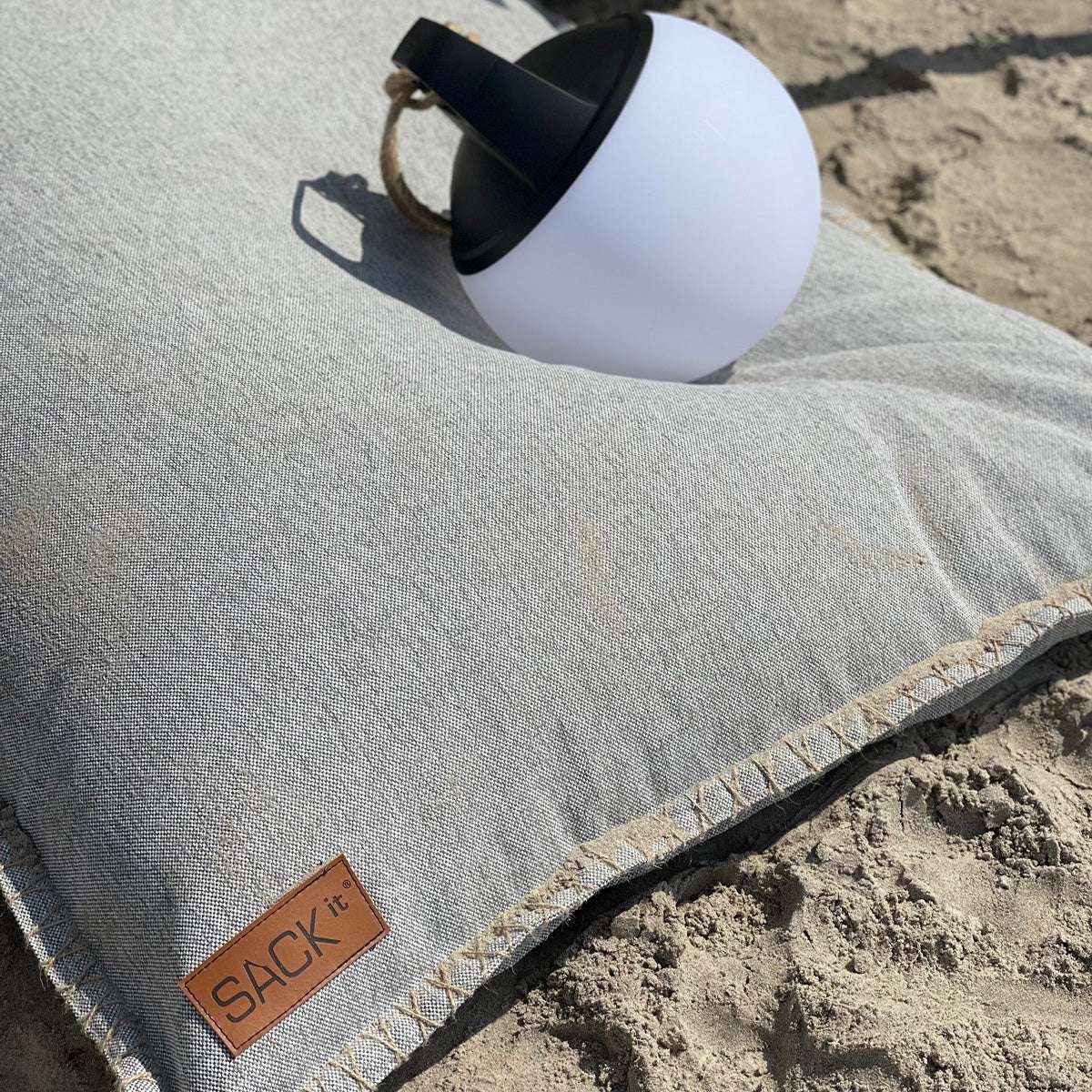 Cobana Beanbag i grått, stor vannavstøtende sakkosekk med rund form og mykt stoff.