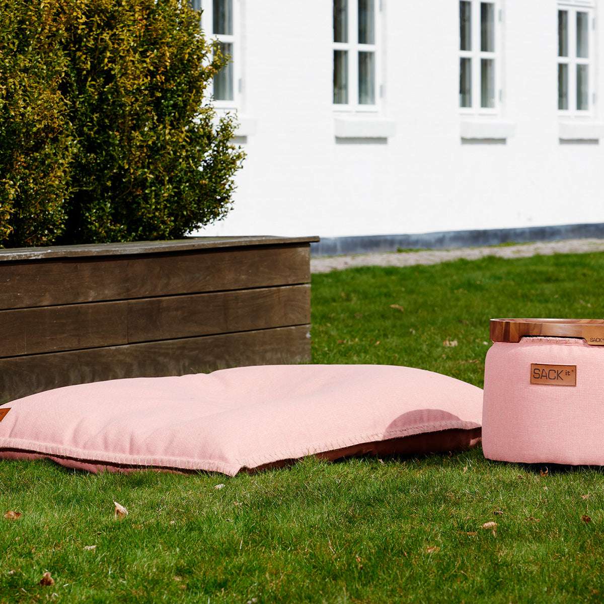 Cobana Beanbag sækkestol i grått vannavstøtende stoff med rund, myk form.
