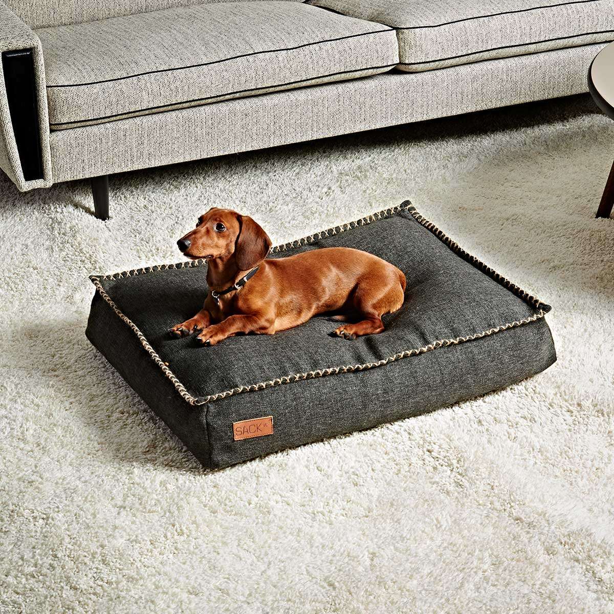 Medium svart Cobana Dog bed med antiskli bunn i slitesterkt stoff for kjæledyr.