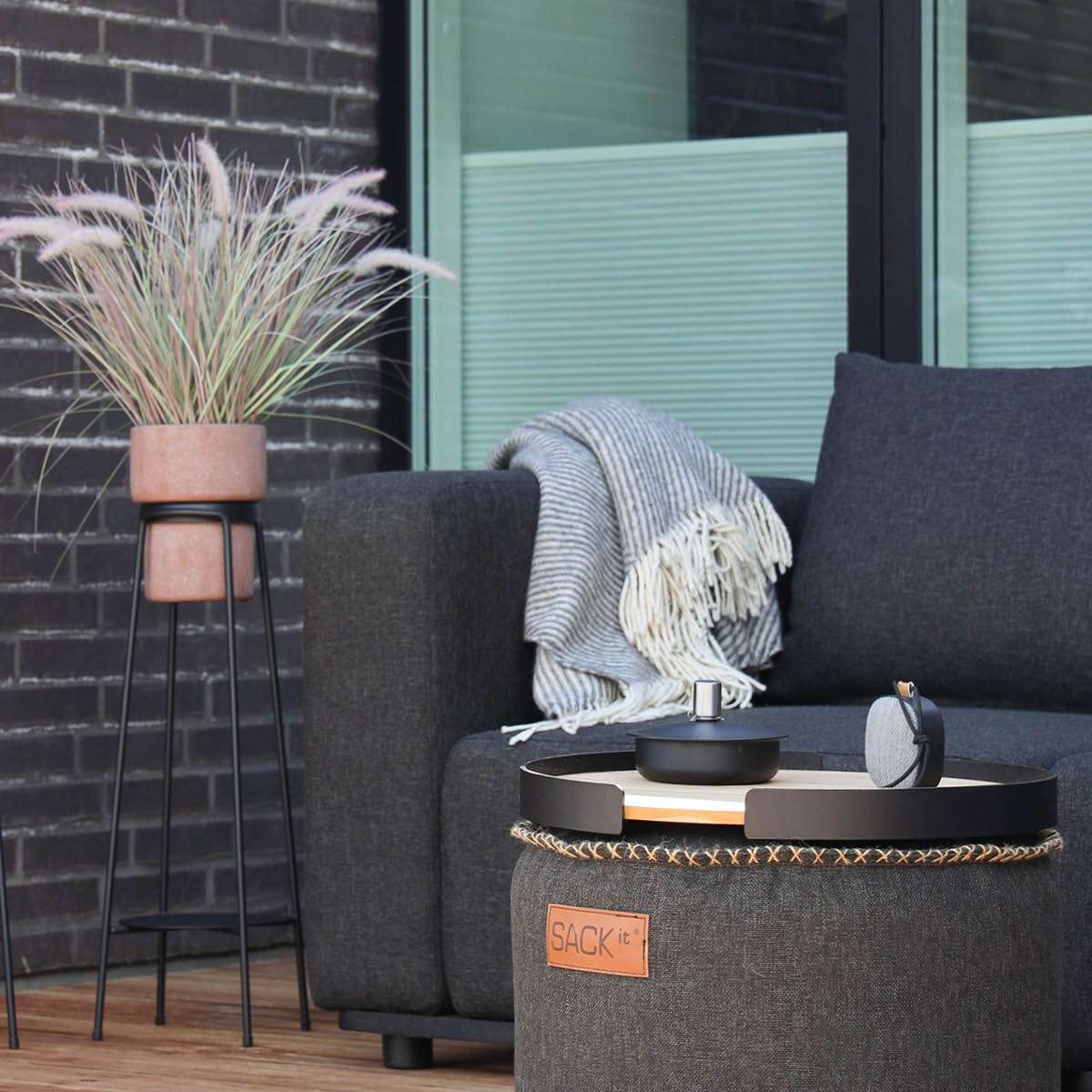 Hjørnesofa Cobana Lounge i svart med aluminiumsramme og tekstil, utendørs modulbasert design