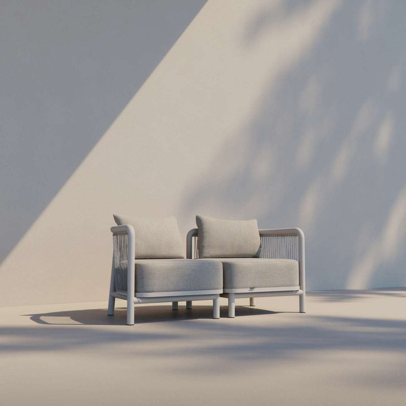 Kirra Lounge Sofa Corner i Kirra Sand med aluminiumsramme og olefin-tekstiler for utendørs bruk.