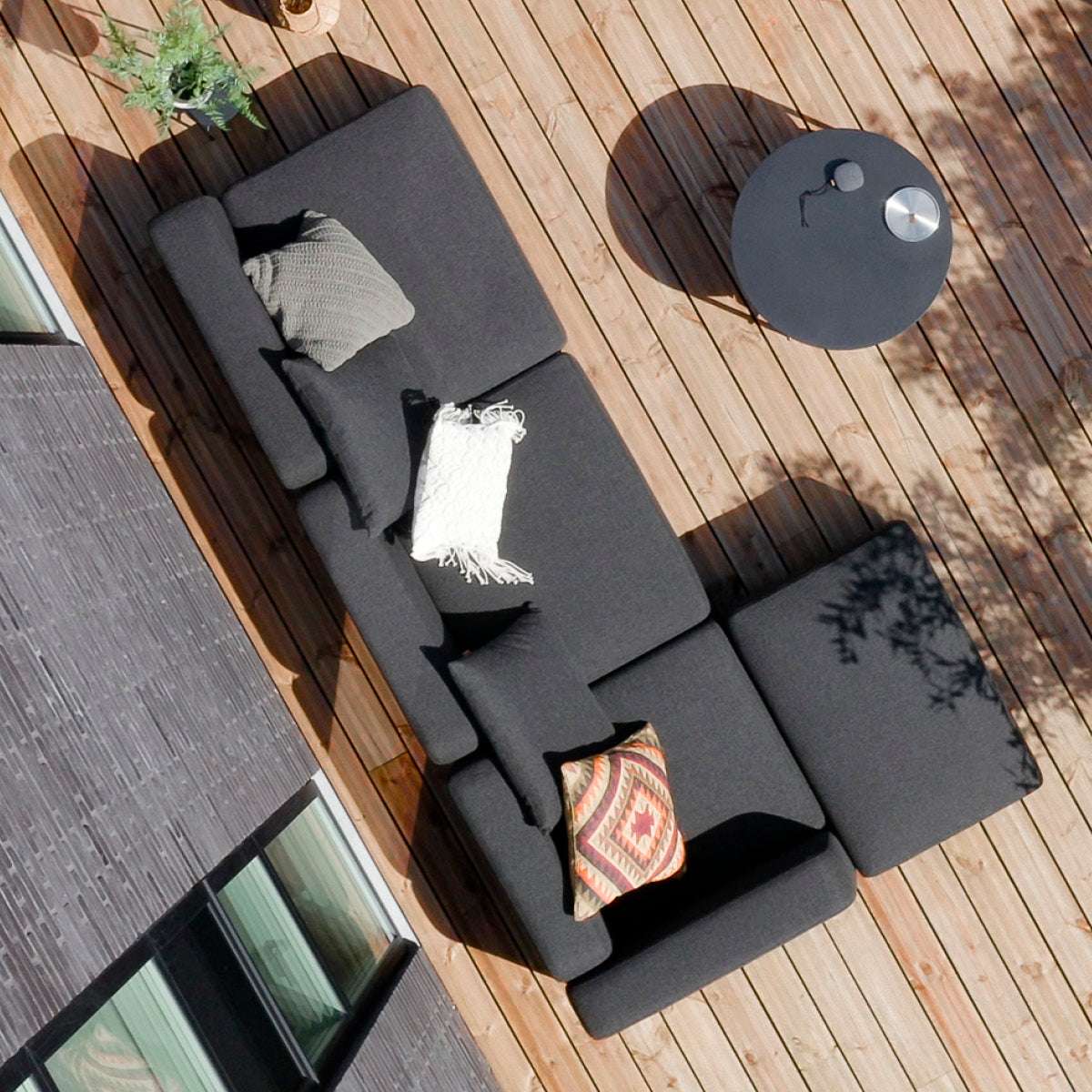 Cobana Lounge Sofa pouf i svart med pulverlakkert aluminiumsramme og olefintekstil, utendørs bruk.