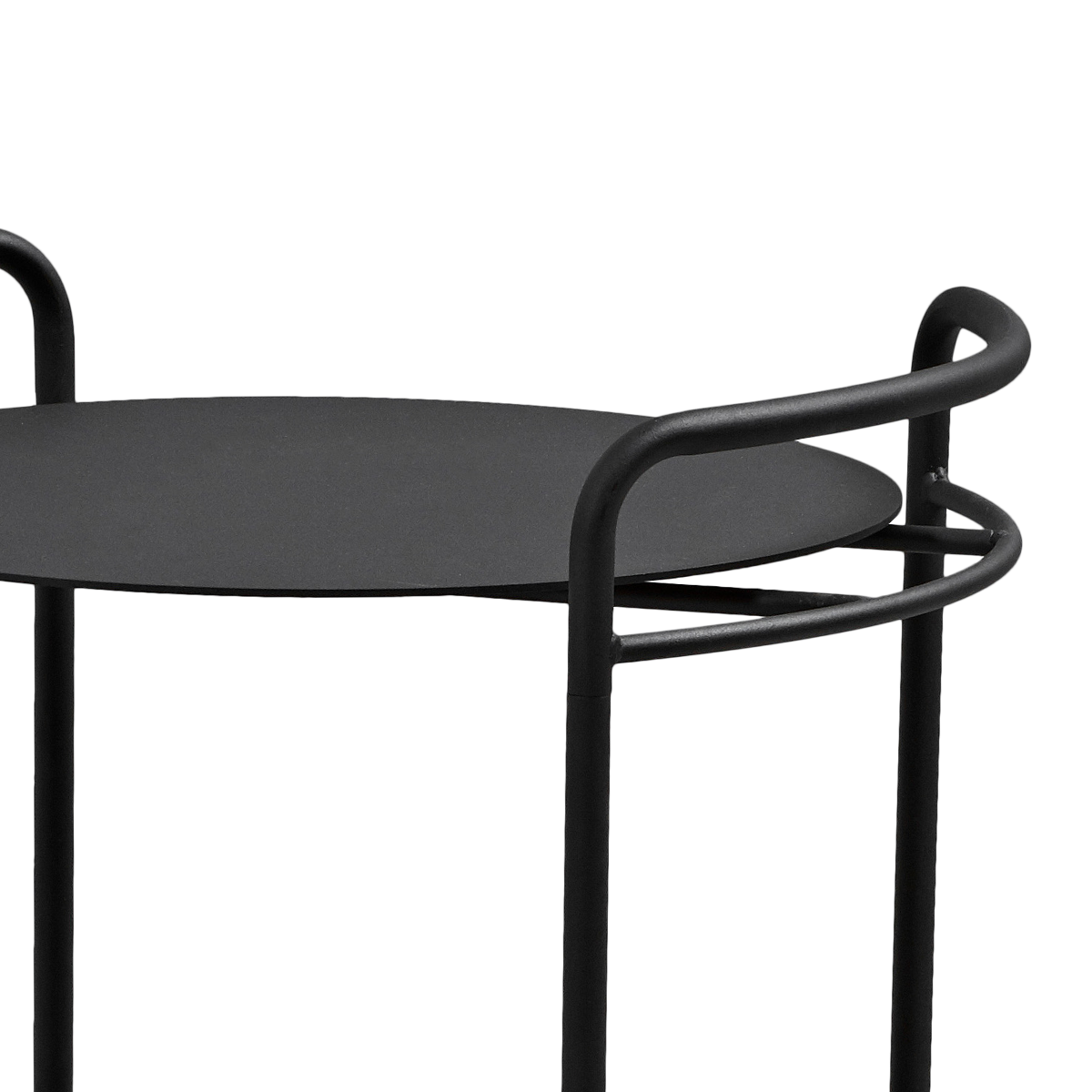SACKit Patio Serving Table i rustfritt stål med matt overflate, rundt utendørs sidebord i dansk design.