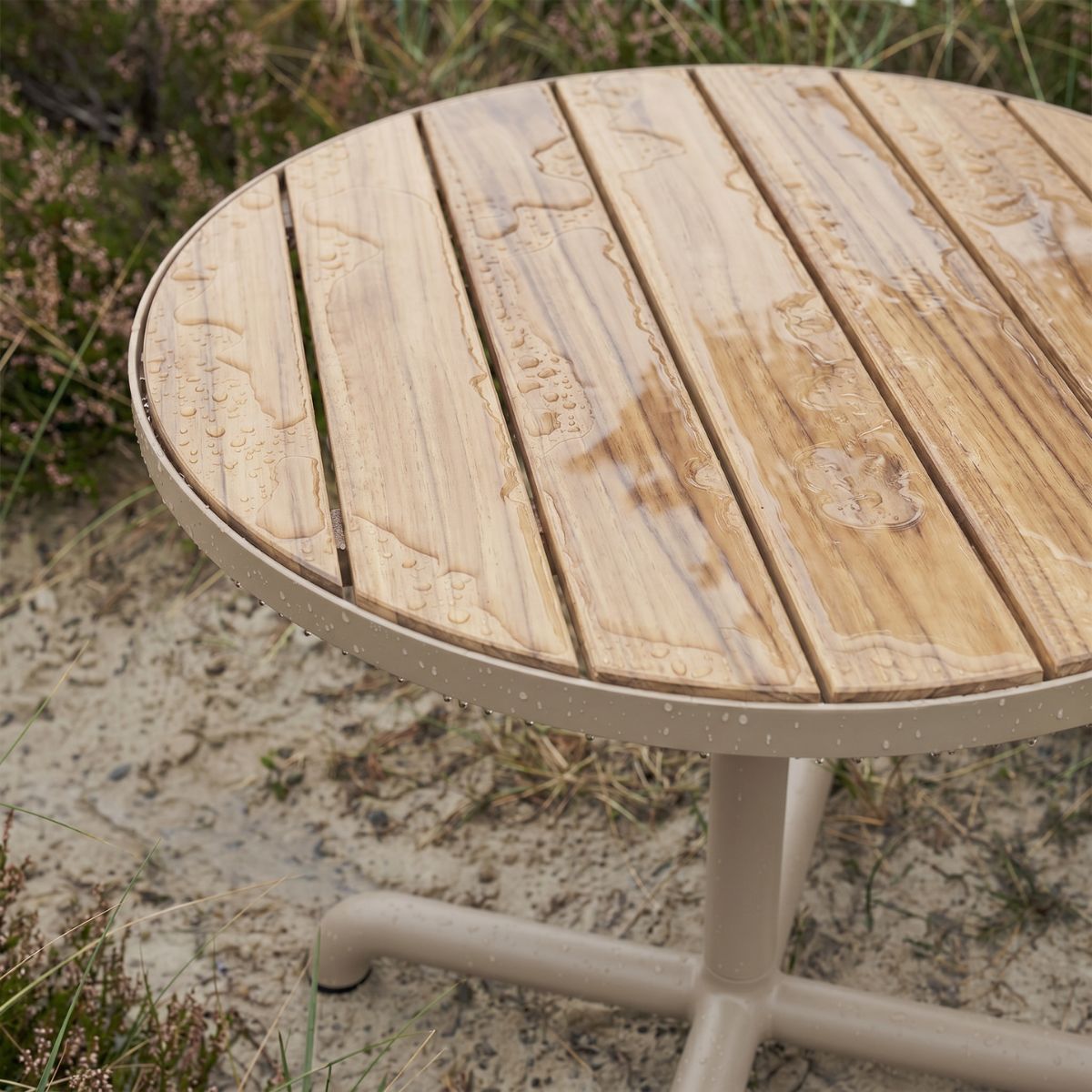 Kirra Cafe Table Taupe & 2 Patio Chair No. One - sackit Hagecafesett