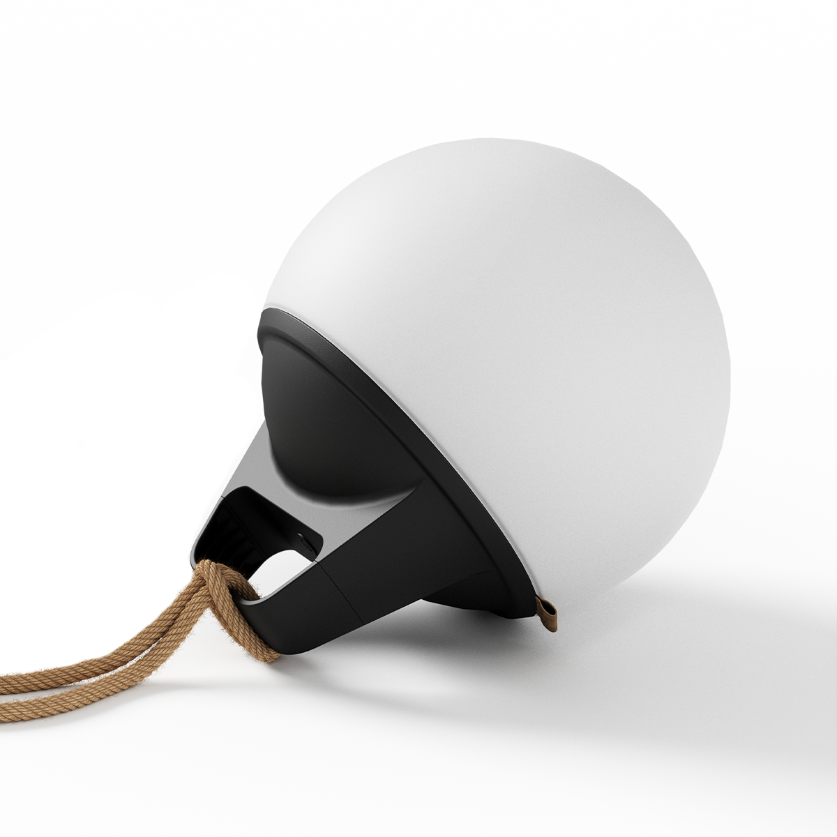 SACKit Light 250 utendørs lampe med rund hvit polyetylen lyskule og tauhåndtak.