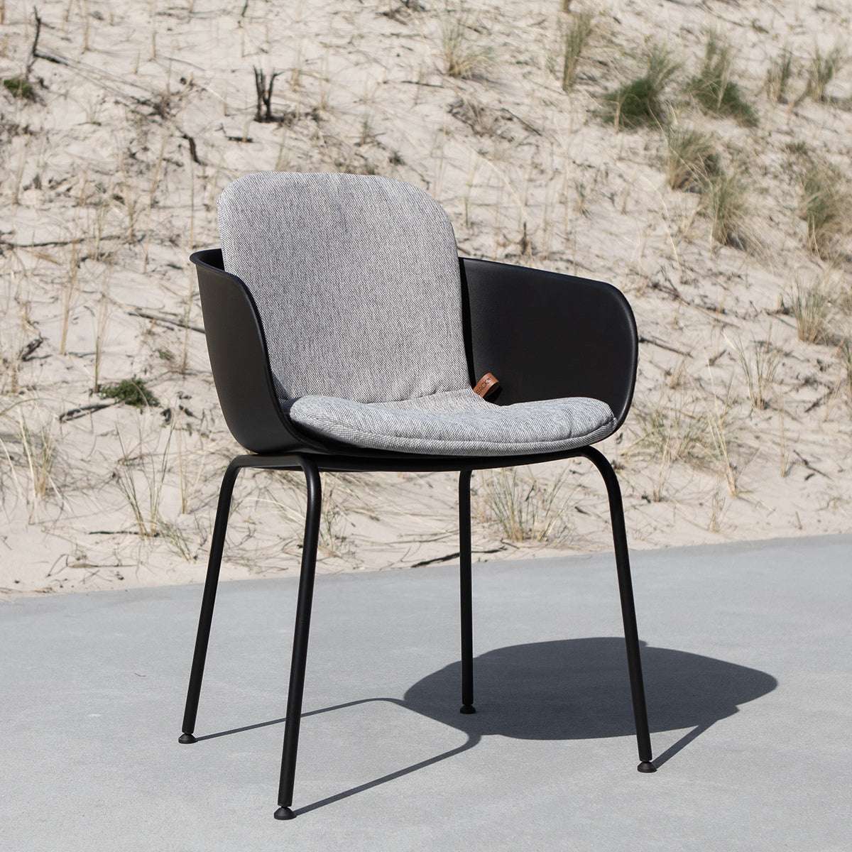 Slipover-pute i Cobana Sand Melange til Patio Chair no. One med sklisikker bakside i utendørstekstil.