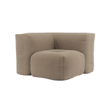 Soft Sofa Indoor hjørnesofa i mykt Teddy Brown tekstil med modulær design og lave armlener.