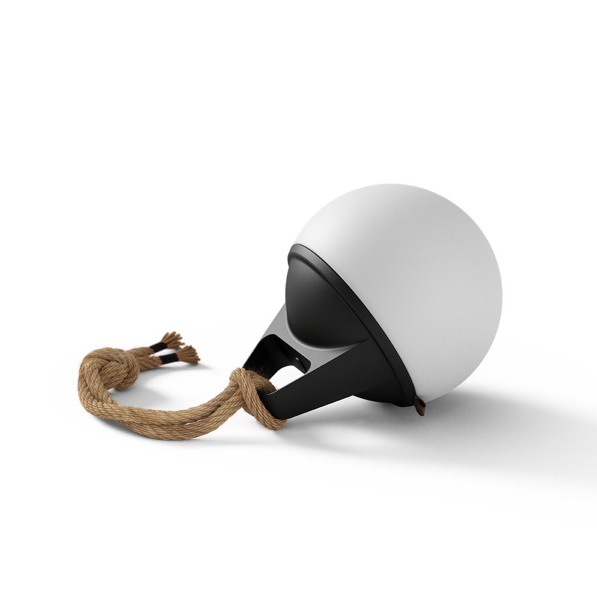 To hvite runde SACKit Light 150 utendørs lamper med håndtak i tau, plassert på hvit bakgrunn.