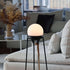 Sort pulverlakkert rustfritt stål Patio Accessory Stand med rund hvit Light 155 lyskule og tauhåndtak