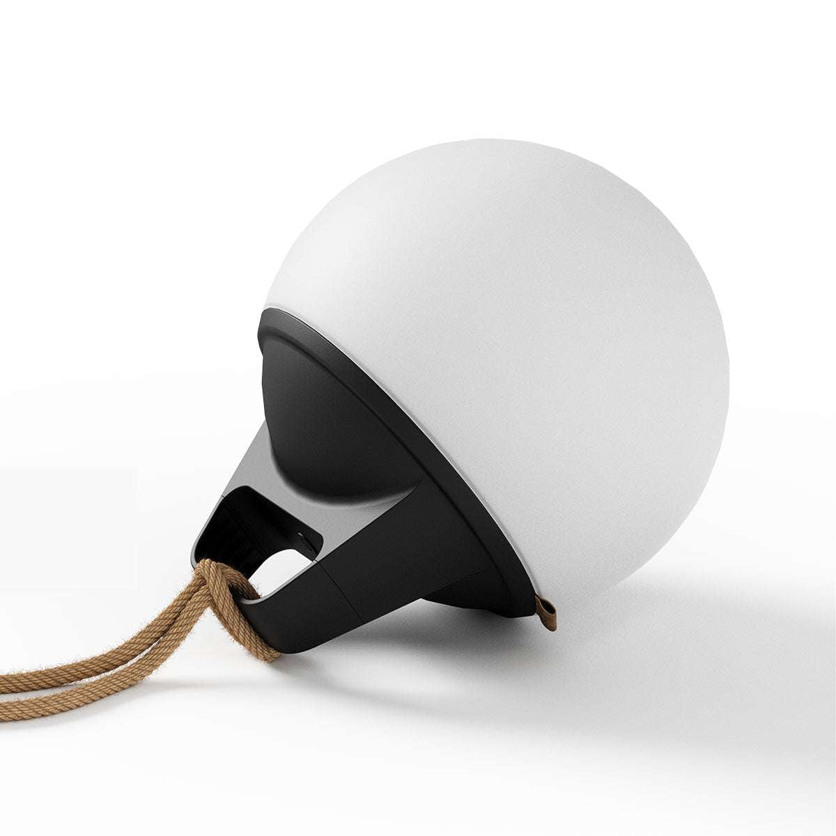 To SACKit Light 250 utendørs lamper med rund lyskule og hemp-tau håndtak, dansk design.