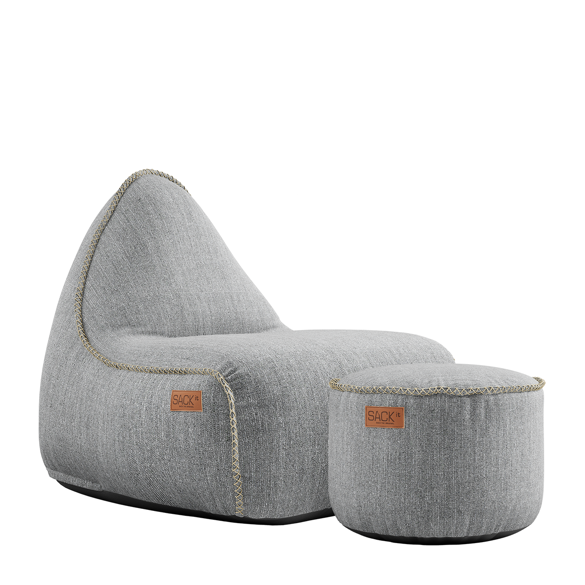 Cobana Lounge Chair og Pouf i sand melange farge, med mykt, vannavstøtende stoff og rund form.