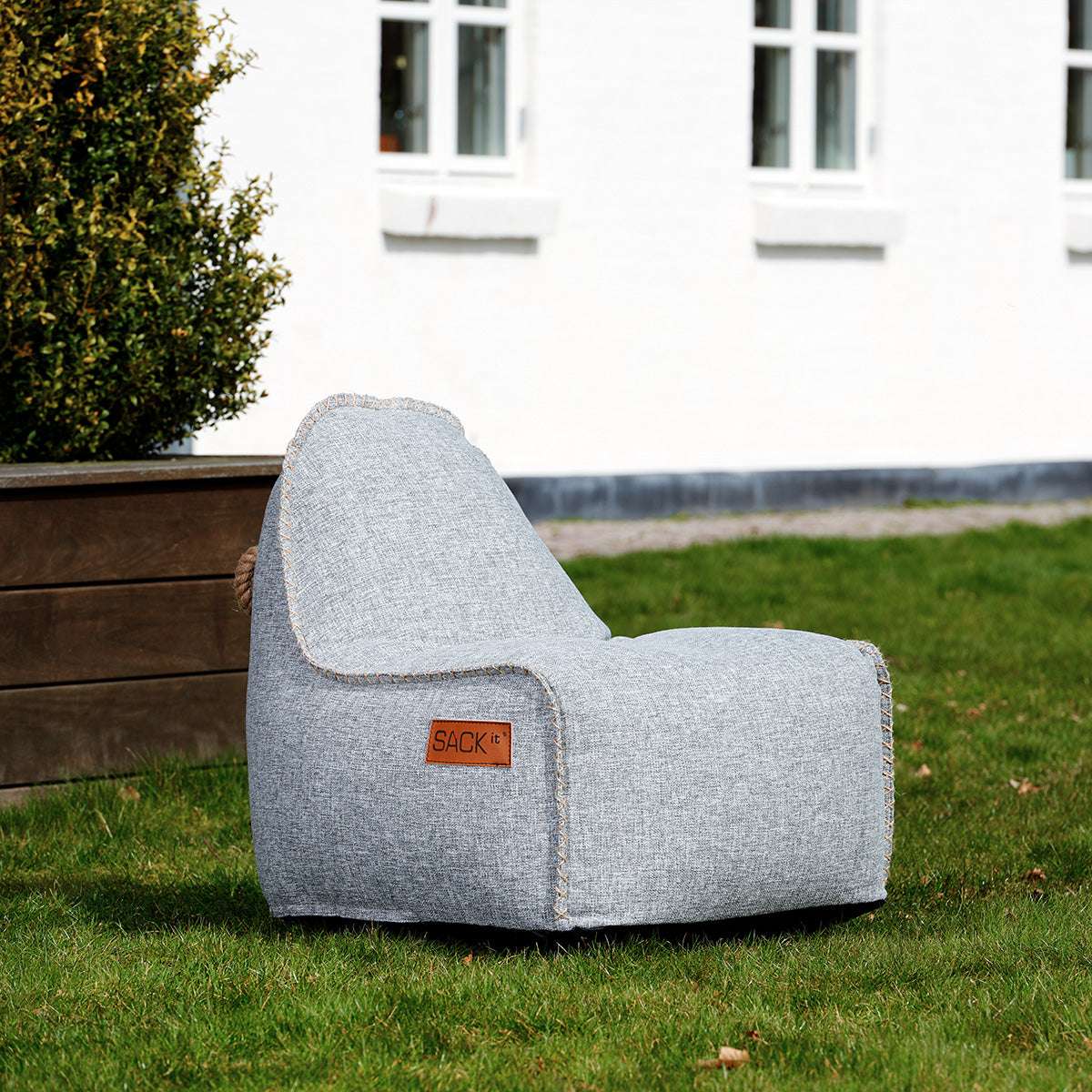 Cobana Junior Lounge Chair og pouf i grått, barnesekkestol med rund form og mykt stoff.