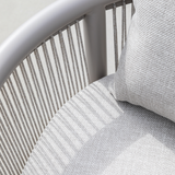 Kirra Lounge hjørnesofa i sandfarget olefin-tekstil med aluminiumsramme, modulær utendørs sofa