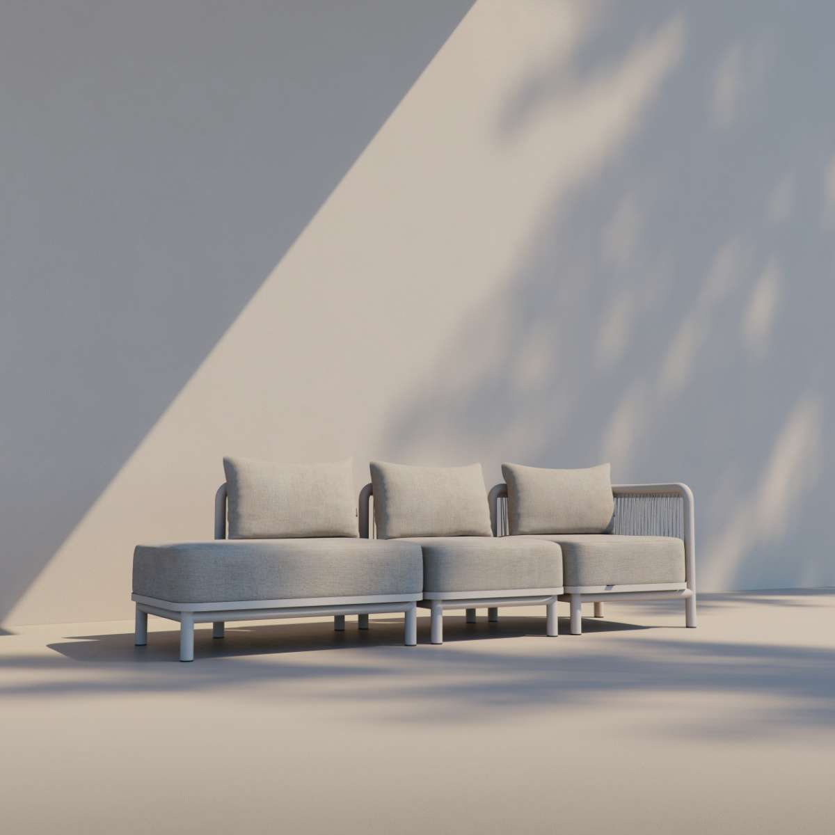 Kirra Lounge Sofa 3-seter med åpen høyre ende i sandfarget olefin-tekstil og aluminiumsramme.