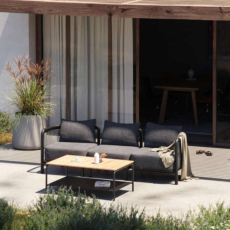 Kirra Lounge Sofa 2-seter i Kirra Sand med aluminiumsramme og olefin-tekstiler for utebruk