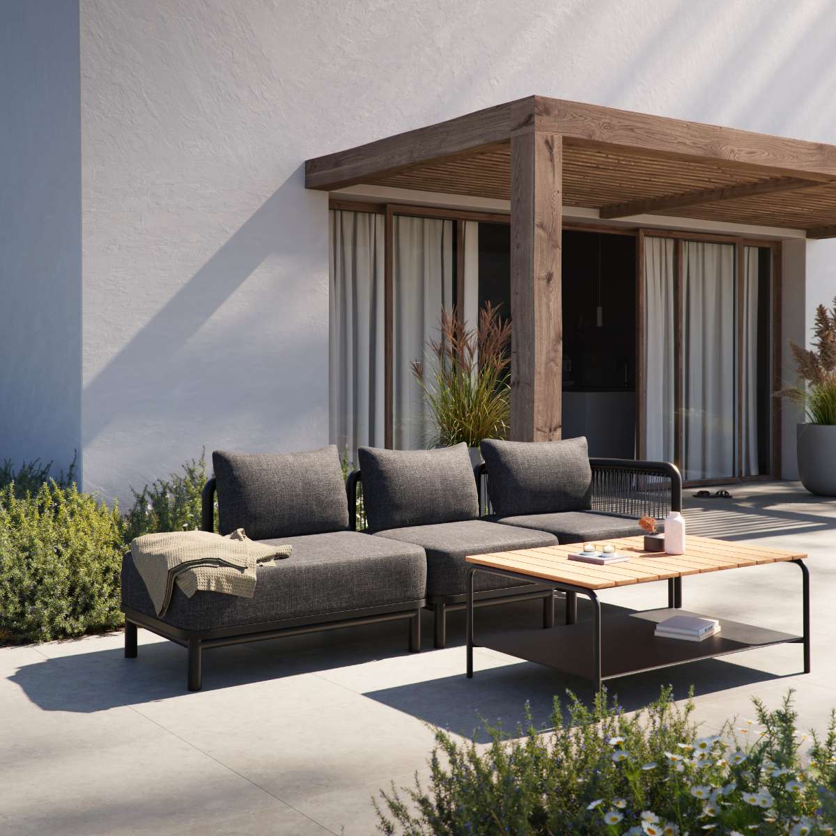 Kirra Lounge Sofa 3-seter med åpen høyre ende i sandfarget olefin-tekstilmateriale utendørs