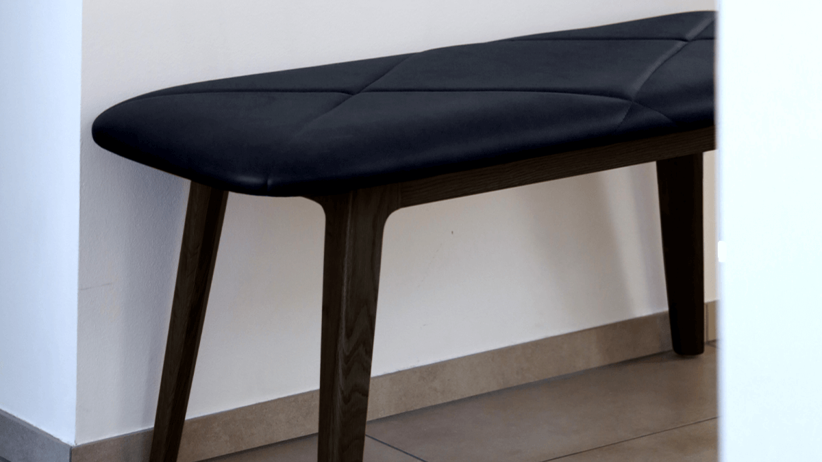 Nordic Bench - Dark Stained Oak - Benk i nydelig dansk design