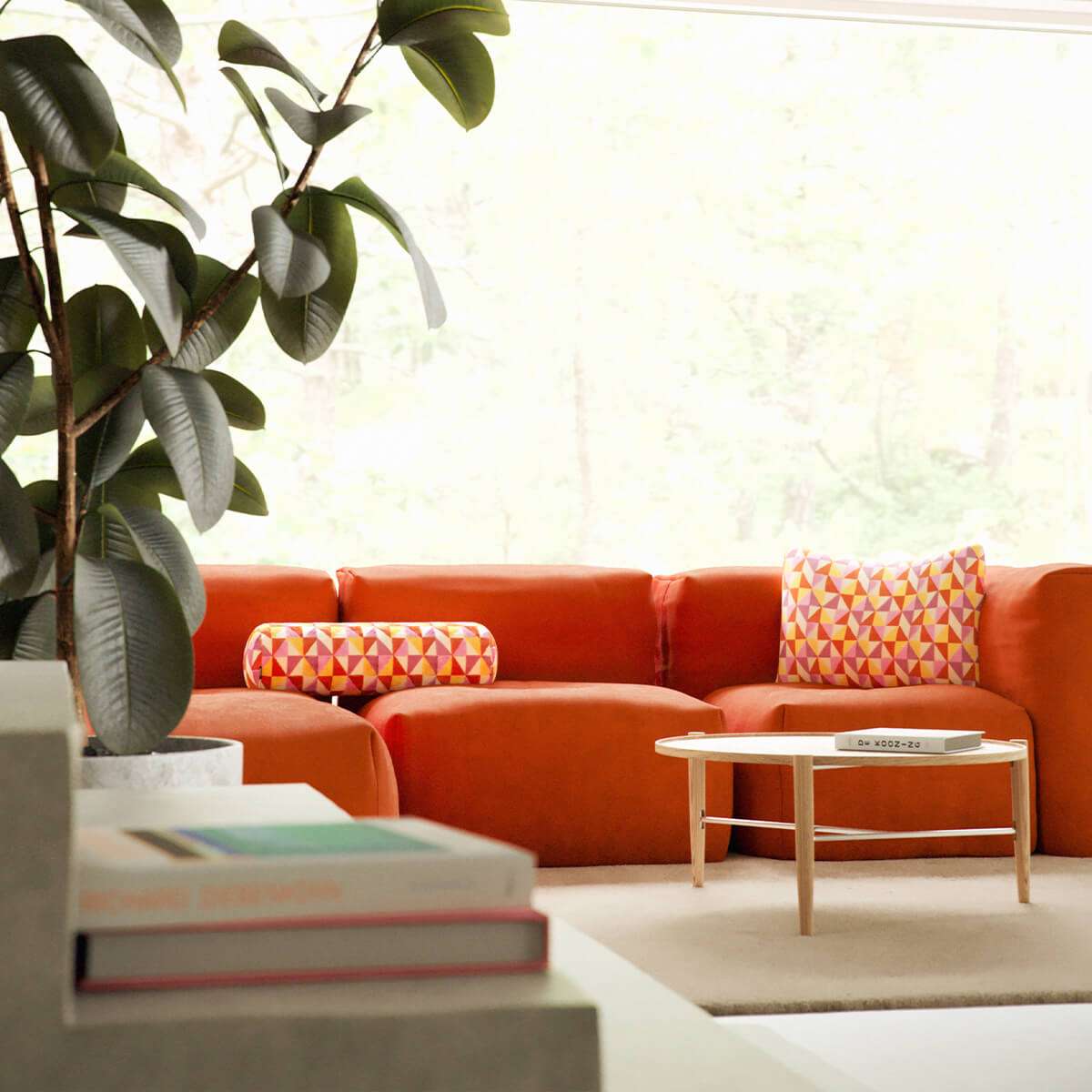 Soft Sofa Indoor 3-seters sofa i mykt tekstil uten puff, nøytral farge og modulær design.