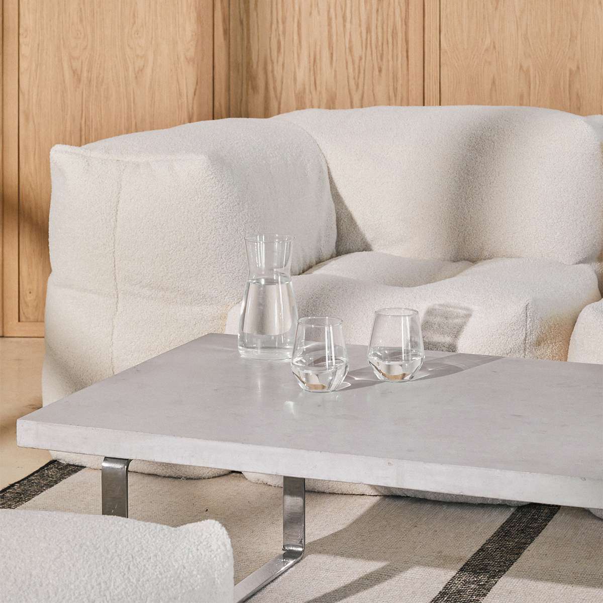 Soft Sofa Indoor hjørnesofa i beige corduroy med myk, modulær design.