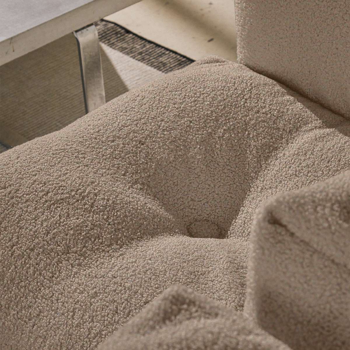 Soft Sofa Indoor 4-seters hjørnesofa i myk Teddy Beige polyester med modulær design og lav rygg.