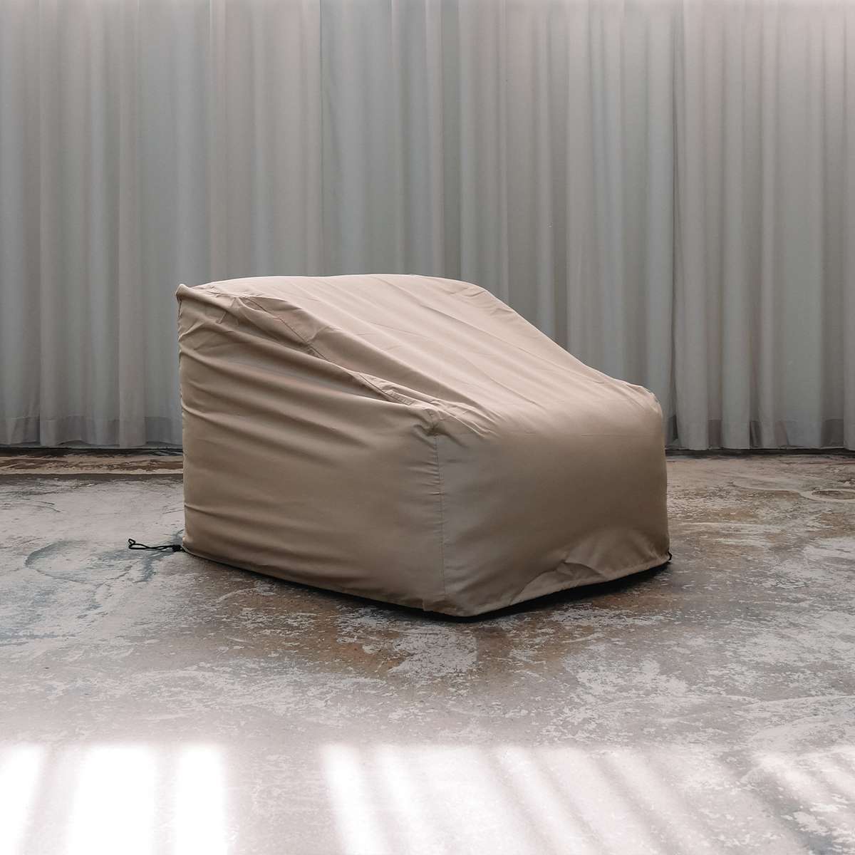 Sandfarget værtrekk fra sackit til Soft Sofa Outdoor beskytter utesofaen mot vind og vær når den ikke er i bruk