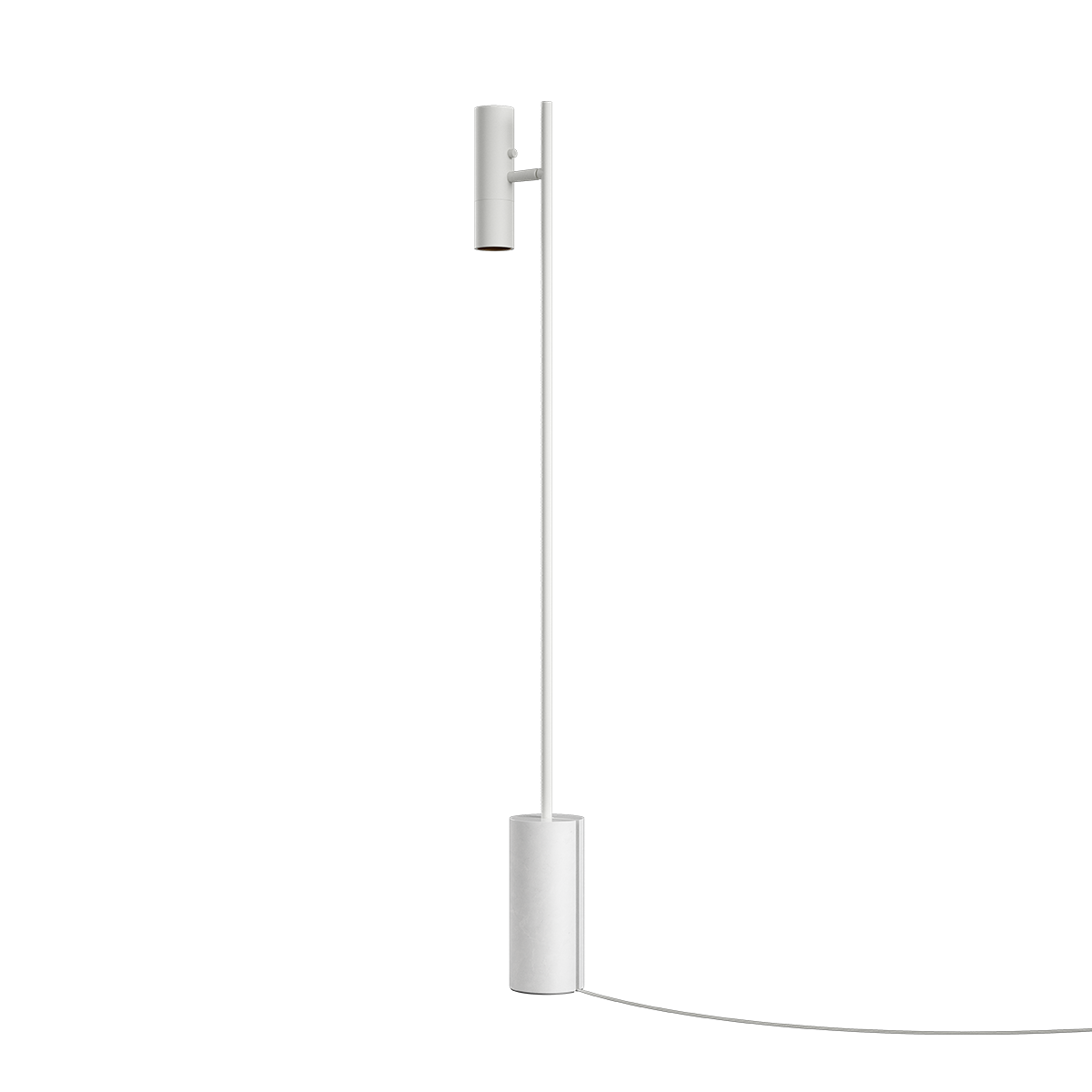 Expo Floor gulvlampe i hvit aluminium med marmorsokkel og varm belysning.