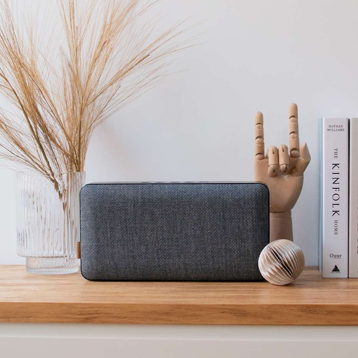 Move 150 Bluetooth-høyttaler i stål med Fiord stoff og dansk design, bærbar med innebygd batteri.