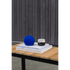 Play Mini høyttaler i blått med kompakt design og slitesterk polyestertekstil.