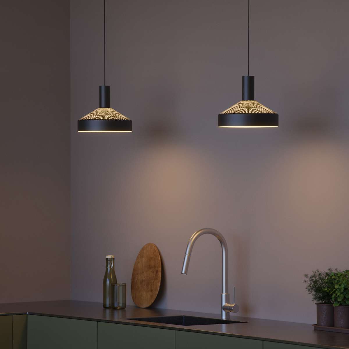 Svart Dawn Pendant Ø25 innendørs lampe i aluminium med perforert topp og hvit innerskjerm.