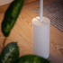 SACKit Expo 185 gulvlampe i hvit med slank aluminiumsprofil og marmorfot, opplyst LED-stripe.