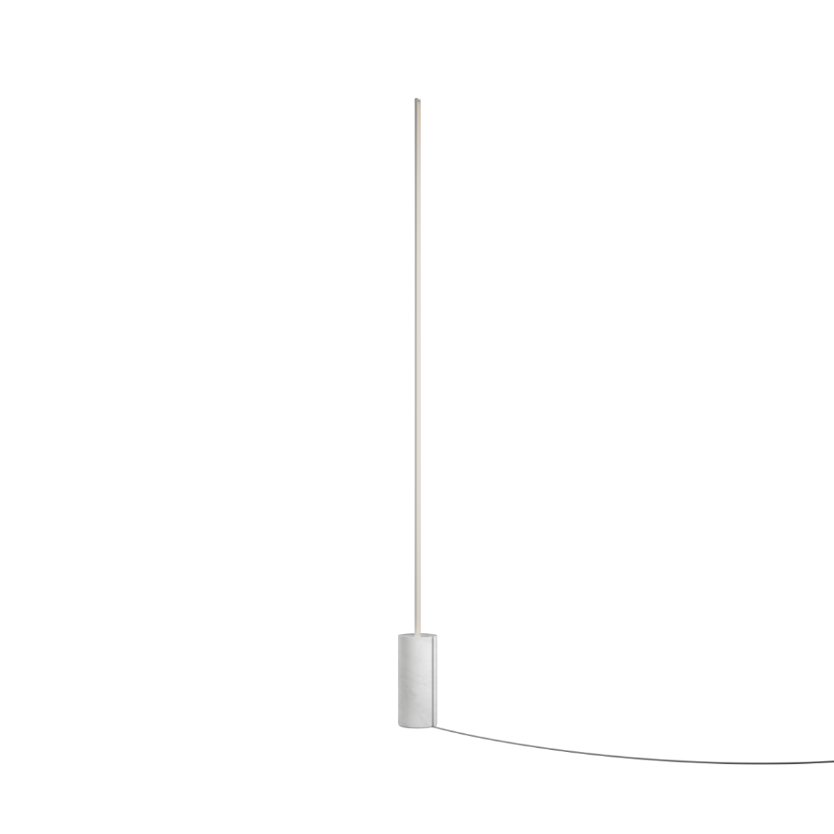 SACKit Expo 185 gulvlampe i hvit med slank aluminiumsprofil og marmorfot, vertikal frostet LED-stripe.