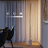 SACKit Expo 185 gulvlampe med polert aluminiumsprofil, marmorfot og frostet LED-stripe i minimalistisk design.