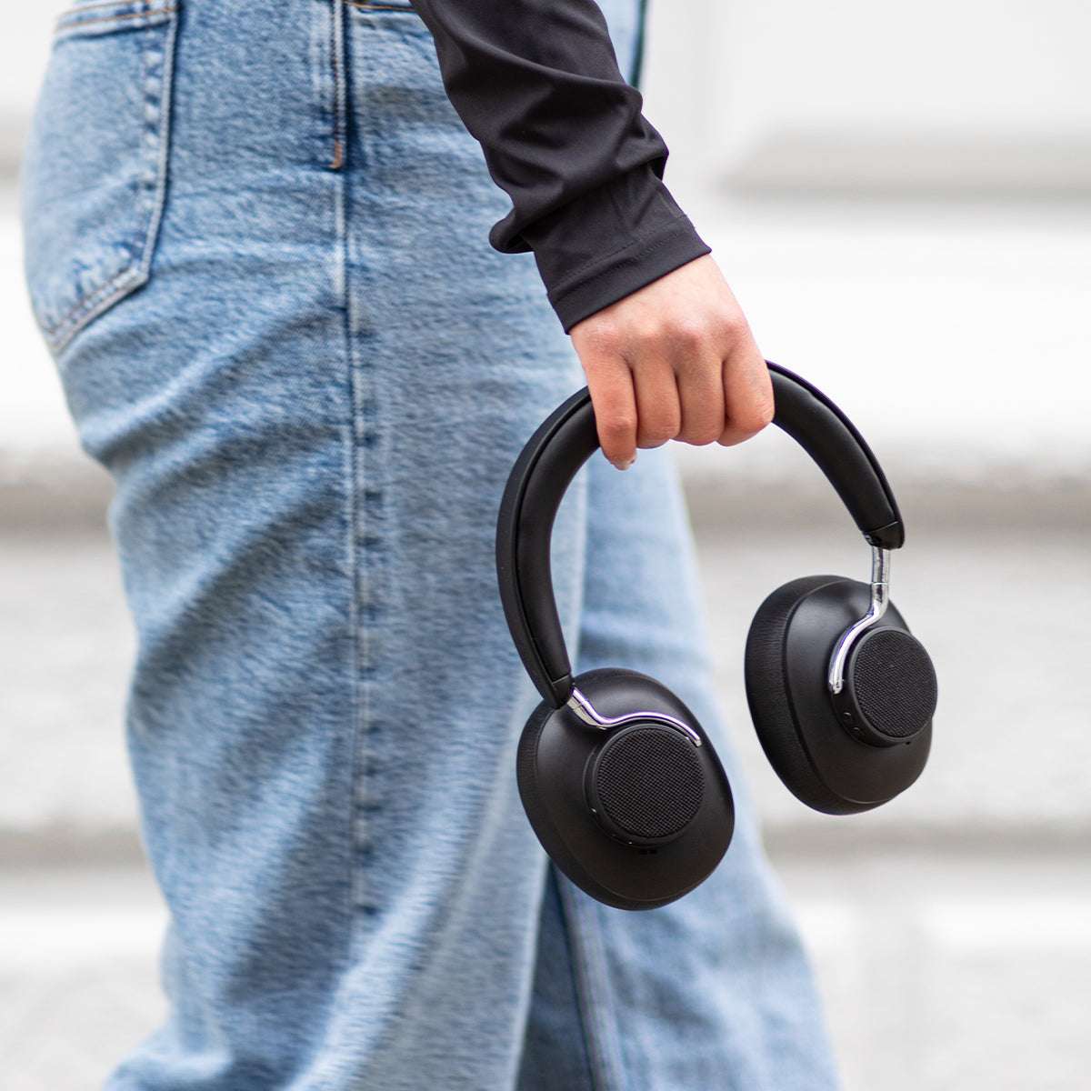 Touch 310 svarte over-ear høretelefoner med mykt PU-skinn og innebygd mikrofon.