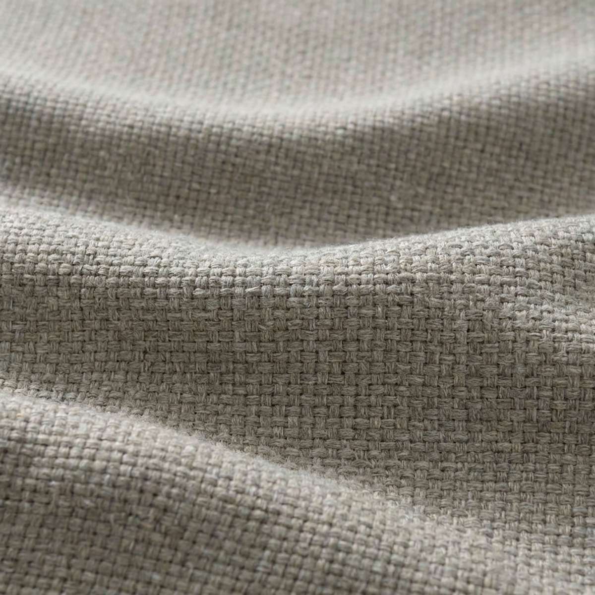 Soft Sofa Outdoor 3-seter sofa i Kirra Sand stoff, myk og formstabil uten ramme for utendørs bruk.