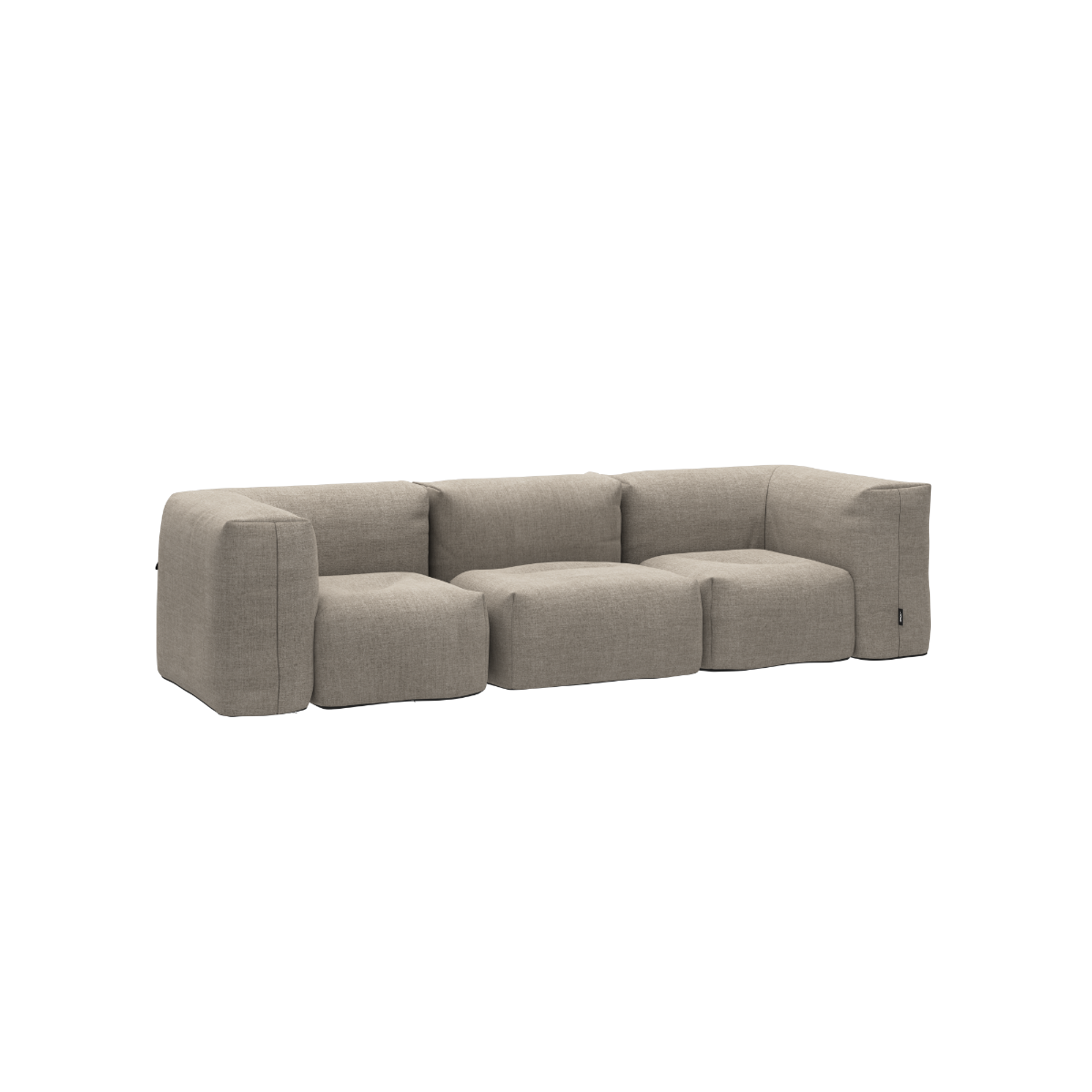 Soft Sofa Outdoor 3-seters sofa i Kirra Sand stoff, myk og formstabil for utendørs bruk.