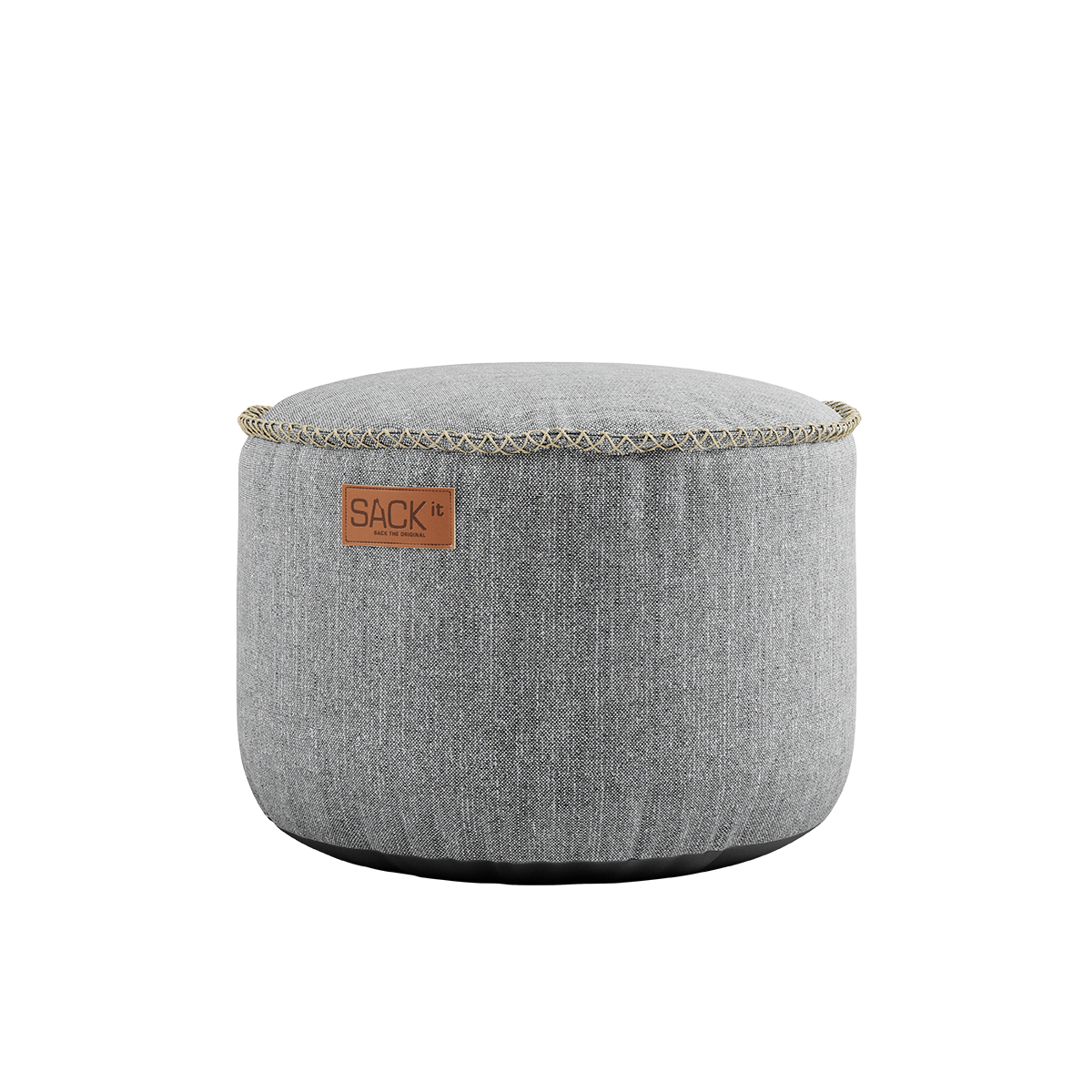 Rund Cobana Pouf i sand melange farge med vannavstøtende stoff og håndsydde sømmer.