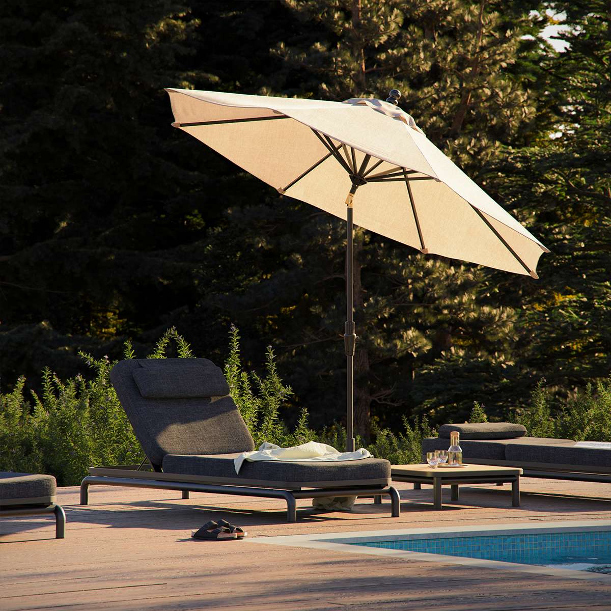 Kirra Sunbed solseng i sandfarget olefin-tekstilmateriale med justerbart hodegjerde og aluminiumsramme.