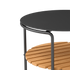 Rundt utendørs sofabord i sort pulverlakkert aluminium med teak bordplate, 70 cm diameter.