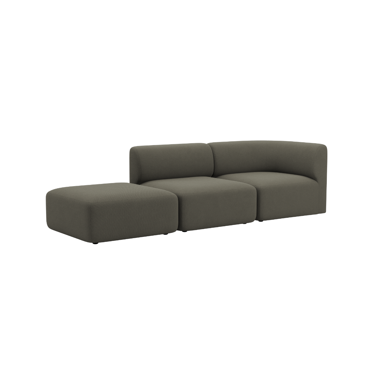 Mørk grå Fjord sofa med to sitteplasser og åpen ende fra sackit. Skandinavisk design med myke avrundede former og dyp sittekomfort på svart bakgrunn