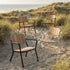 Kirra Patio Lounge Chair i chestnut farget teak og pulverlakkert aluminium med lav, tilbakelent design.