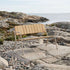 Kirra Patio Bench i taupe pulverlakkert aluminium med ubehandlet teak, utendørs benk.