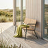 Kirra Patio Bench i olivengrønn pulverlakkert aluminium med ubehandlet teaktre, utendørs benk.