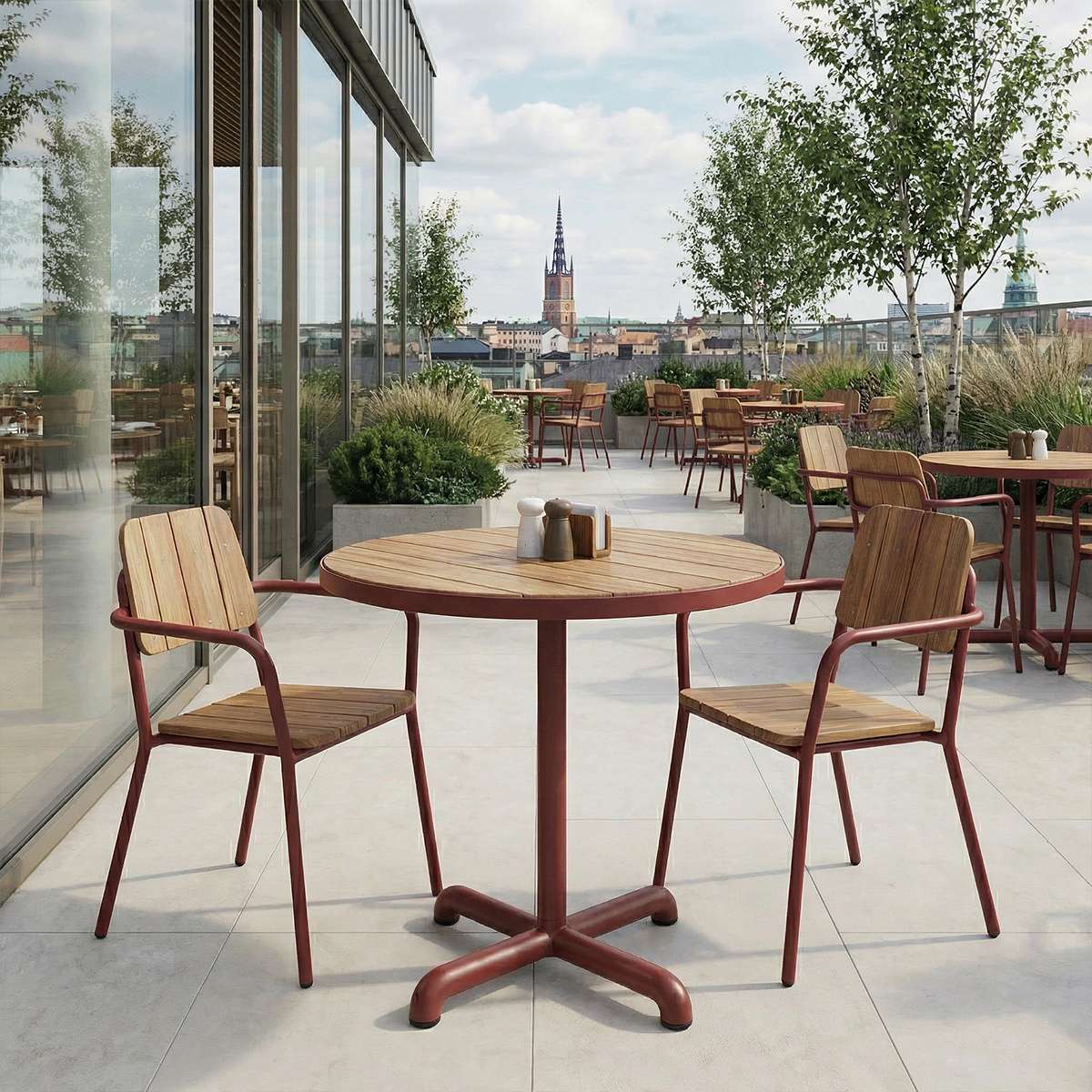Kirra Café Table utendørs spisebord i pulverlakkert aluminium og ubehandlet teaktre med rund bordplate.