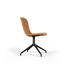 Brun spisestuestol med buet sete og rygg i brunt trekk samt sort sentralfot med dreiefunksjon fra sackit