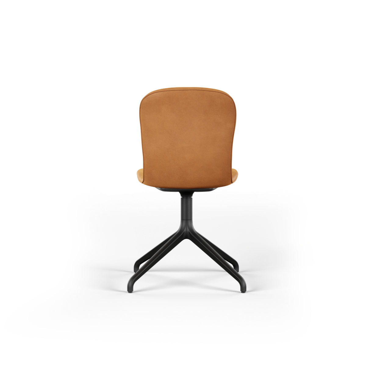 Brun polstret spisestol med avrundet rygg og sort dreibart understell med fire ben fra sackit i skandinavisk design for moderne hjem