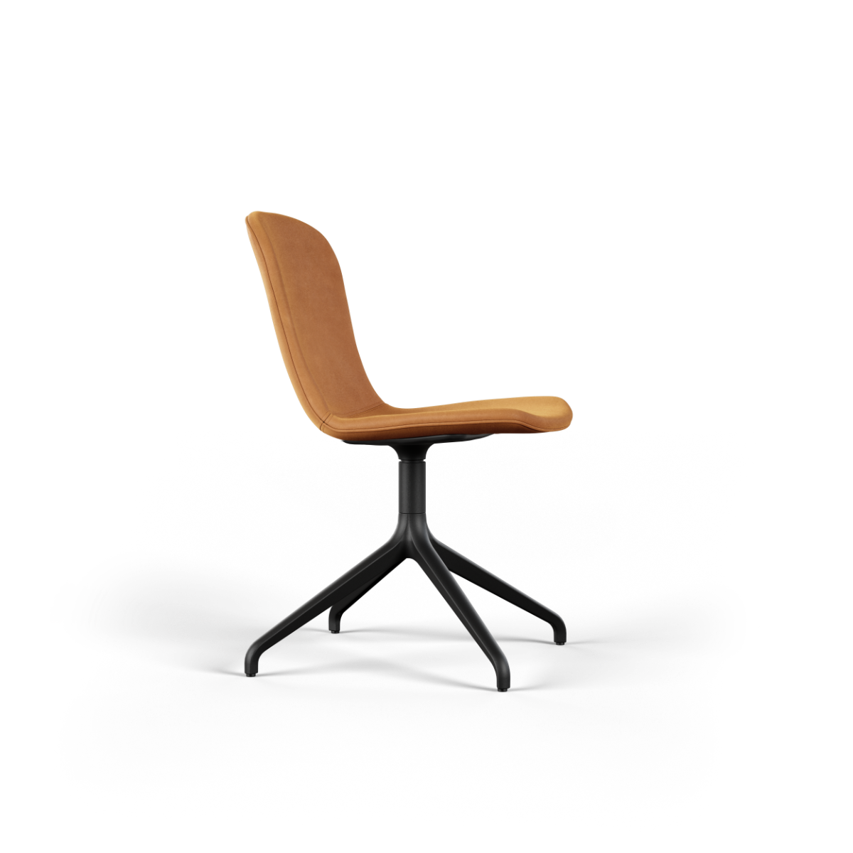 Chair no. One S1 spisestol i Luna Sandstone med dreiefot i aluminium, enkel og moderne design.