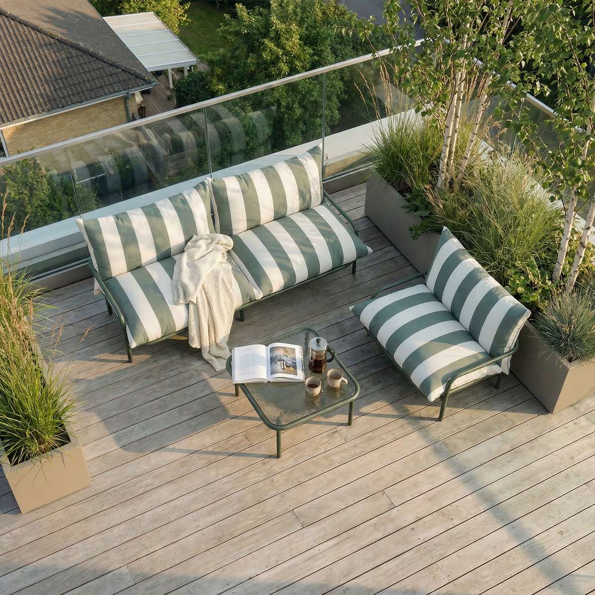 Mollis Lounge Sofa 2 Seater i Renesse Olive med pulverlakkert aluminiumsramme og moderne design for utebruk.