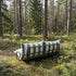 Mollis Lounge Sofa 2-seater i Renesse Olive med pulverlakkert aluminiumsramme og tekstil, utendørs bruk.