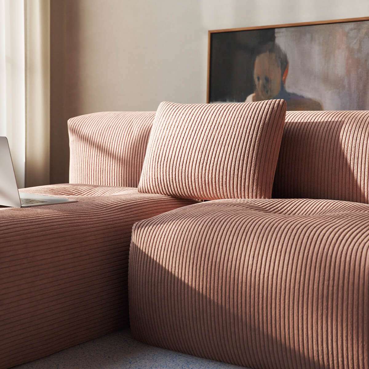 Rektangulær Soft Sofa Indoor Cushion i Corduroy Olive med brede ribber, plassert på sofa.